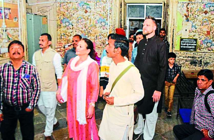 जर्मनी से आया रतलाम राजवंश के वंशज: कोरोना वायरस की नहीं हो सकी जांच जर्मनी से आया रतलाम राजवंश के वंशज: कोरोना वायरस की नहीं हो सकी जांच