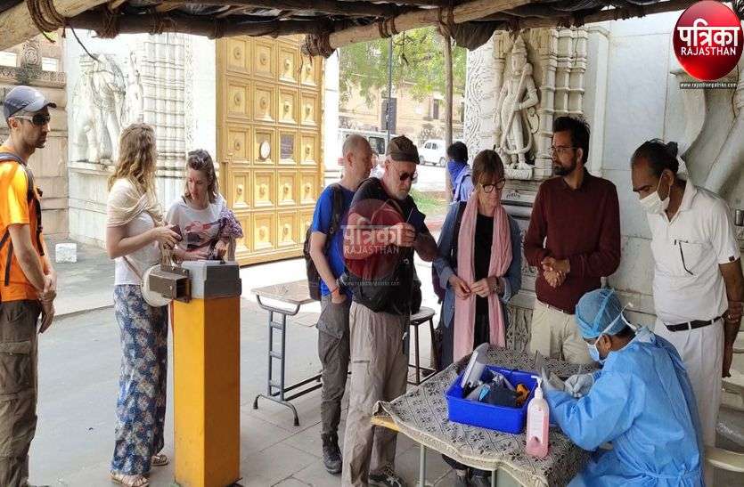 कोरोना का खौफ : यहां स्क्रीनिंग के बाद ही ठहर सकेंगे इटली-चाइना-इरान का प्रत्येक सैलानी कोरोना का खौफ : यहां स्क्रीनिंग के बाद ही ठहर सकेंगे इटली-चाइना-इरान का प्रत्येक सैलानी