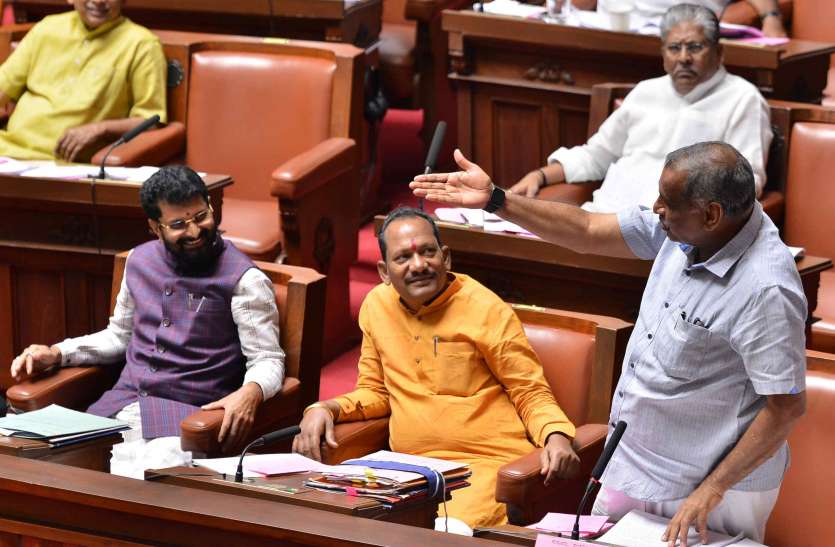कहीं नहीं मिल रहे वर तो कहीं वधुओं की तलाश कर रहे अभिभावक कहीं नहीं मिल रहे वर तो कहीं वधुओं की तलाश कर रहे अभिभावक