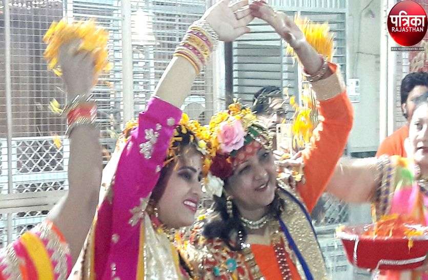 भक्ति की सरगम पर आस्था के रंग में रंगा गीता भवन भक्ति की सरगम पर आस्था के रंग में रंगा गीता भवन
