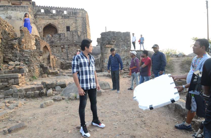 मदन महल किले पर चमका कैमरा, बिखरा ग्लैमर मदन महल किले पर चमका कैमरा, बिखरा ग्लैमर