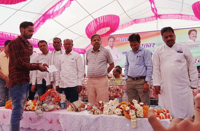 सांसद नकुलनाथ के गोद लिए ग्राम का होगा विकास सांसद नकुलनाथ के गोद लिए ग्राम का होगा विकास