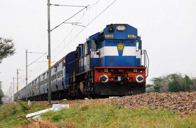 रामायण भारत दर्शन स्पेशल ट्रेन को हरी झंडी दिखाइ रामायण भारत दर्शन स्पेशल ट्रेन को हरी झंडी दिखाइ