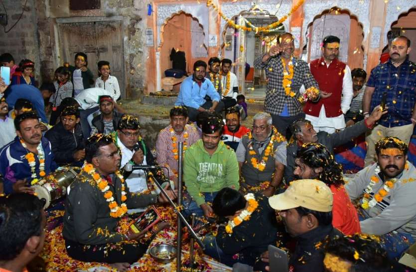 फागोत्सव के दौरान हुआ भजन व होरियों का कार्यक्रम फागोत्सव के दौरान हुआ भजन व होरियों का कार्यक्रम