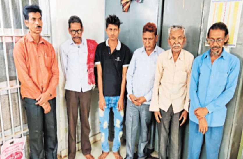 पुलिस की दबिश, जुआ खेल रहा पार्षद हुआ फरार, भाई पकड़ाया पुलिस की दबिश, जुआ खेल रहा पार्षद हुआ फरार, भाई पकड़ाया