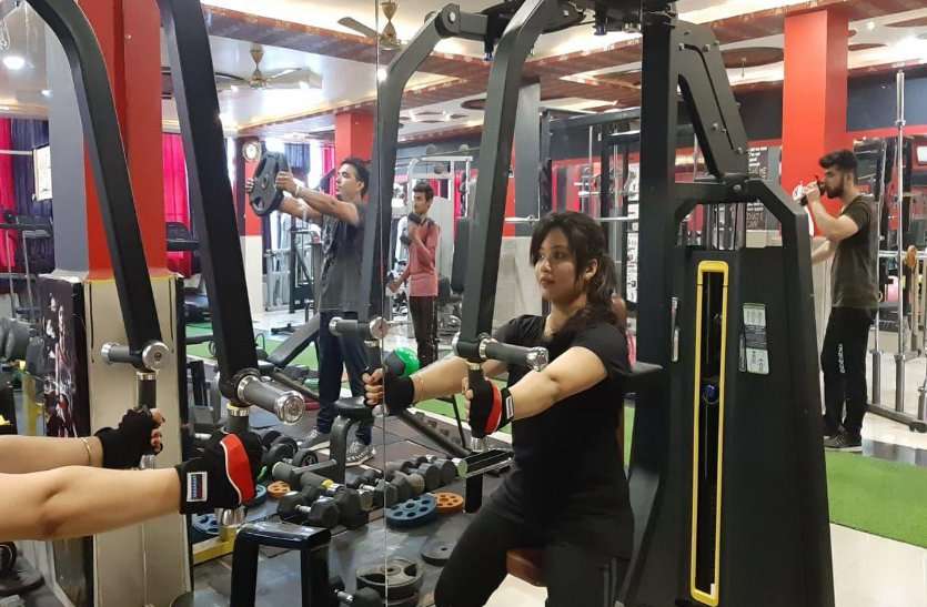 Women and girls joining gym for fitness सिटी गर्ल्स व वीमेंस के लिए फिटनेस फर्स्ट, जिम सेंटरों में इस एक्सरसाइज से संवार रहीं सेहत