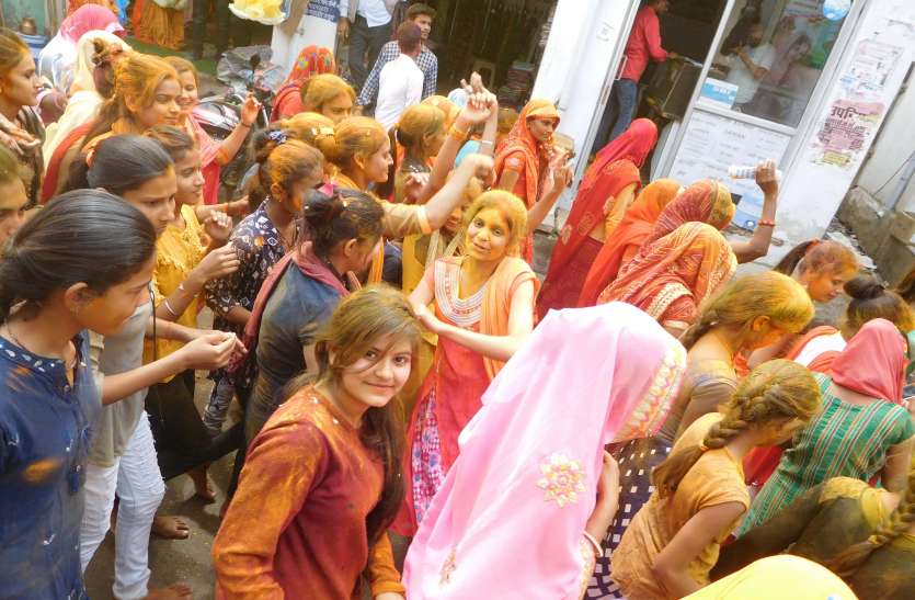 नाचते-गाते श्याम भक्त रवाना नाचते-गाते श्याम भक्त रवाना