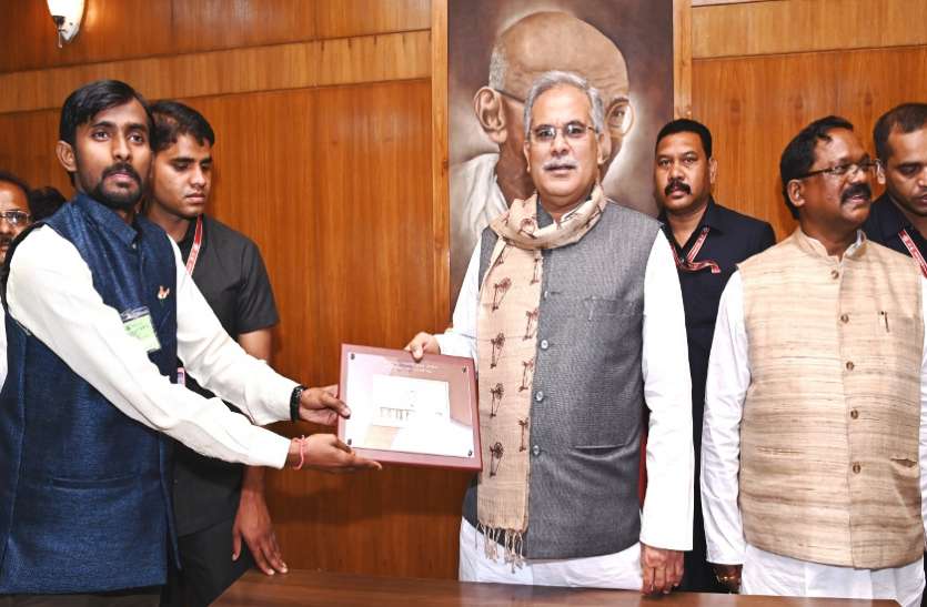 ‘जइया मिर्च‘ पर शोध के लिए छत्तीसगढ़ के किसान को मिला राष्ट्रीय सम्मान ‘जइया मिर्च‘ पर शोध के लिए छत्तीसगढ़ के किसान को मिला राष्ट्रीय सम्मान