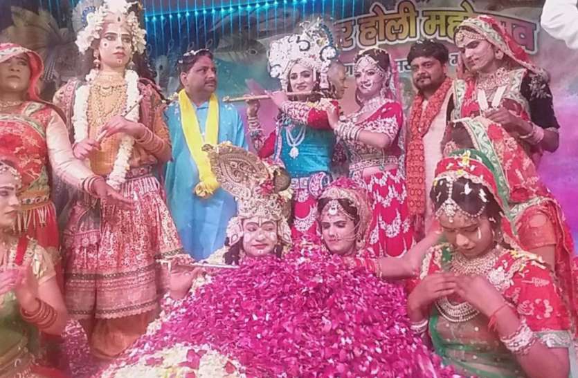 mathura.jpg होली खेलत नंदलाल बिरज में