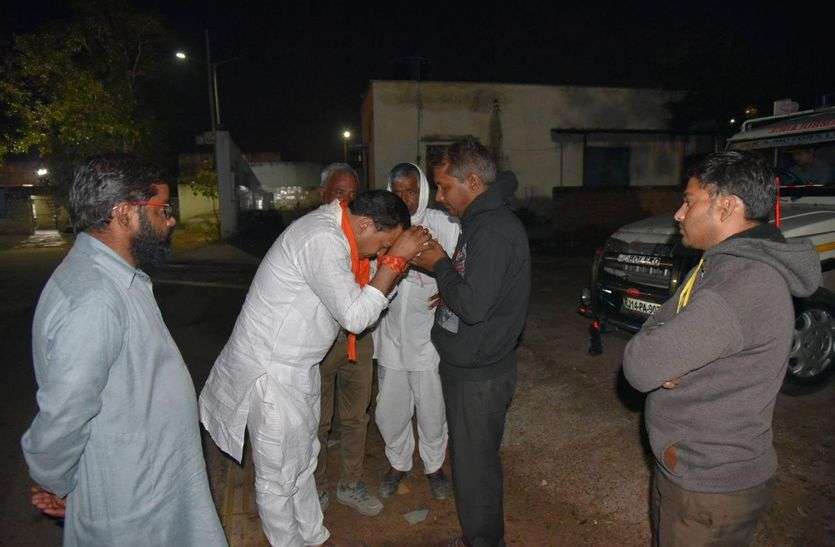 photo_2020-03-06_22-44-36.jpg रातभर मुर्दाघर के बाहर गाड़ी में रखा रहा शव