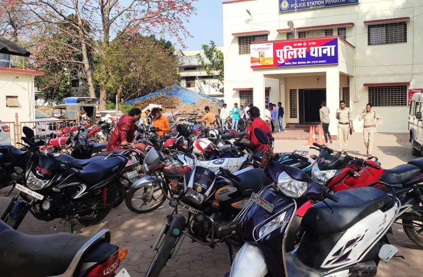 फर्जी बिल्टी से 27 लाख का गबन करने वाले तीन आरोपी गिरफ्तार फर्जी बिल्टी से 27 लाख का गबन करने वाले तीन आरोपी गिरफ्तार