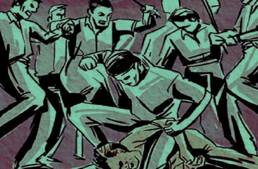 आपसी विवाद में पुलिस को बनाया निशाना, लाठी चटकाई तो भागे आपसी विवाद में पुलिस को बनाया निशाना, लाठी चटकाई तो भागे