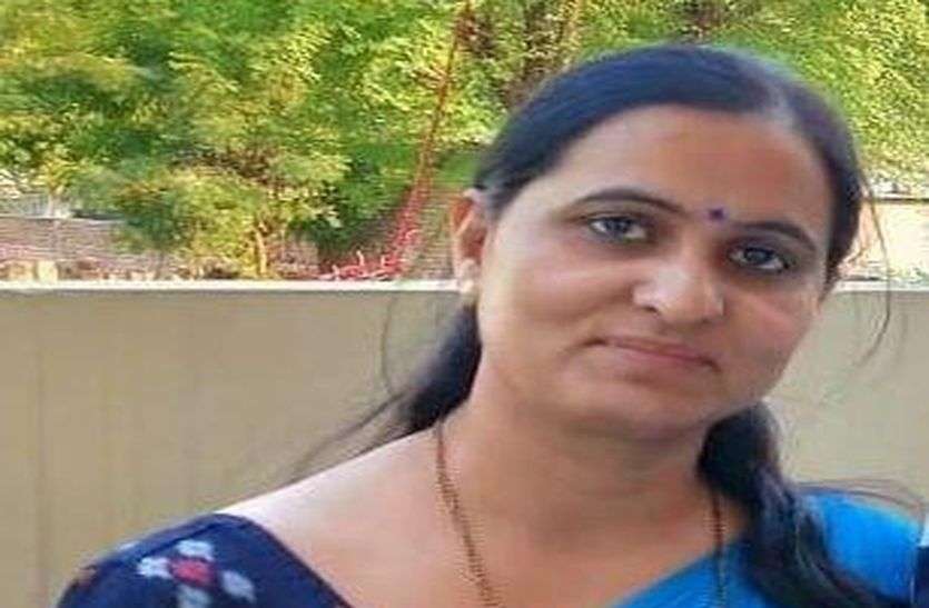 महिला दिवस विशेष...रूढ़ीवादी परम्पराओं के बावजूद, शिक्षा से जीवन संवारा महिला दिवस विशेष...रूढ़ीवादी परम्पराओं के बावजूद, शिक्षा से जीवन संवारा