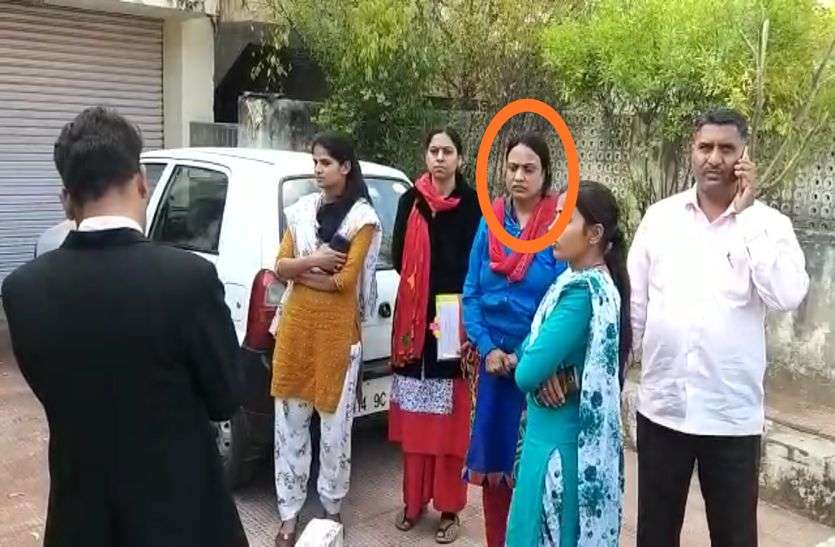दो बंगले, एक भूखंड और 37 लाख की एफडीआर मिली दो बंगले, एक भूखंड और 37 लाख की एफडीआर मिली