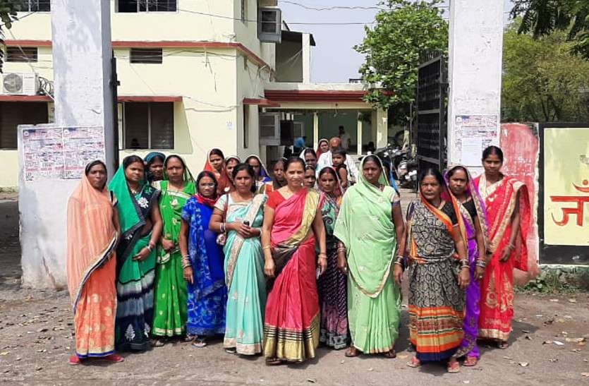 इस वार्ड की महिलाओं ने पानी निकासी की समस्या को लेकर सीएमओ को सौंपा ज्ञापन, कहा... इस वार्ड की महिलाओं ने पानी निकासी की समस्या को लेकर सीएमओ को सौंपा ज्ञापन, कहा...