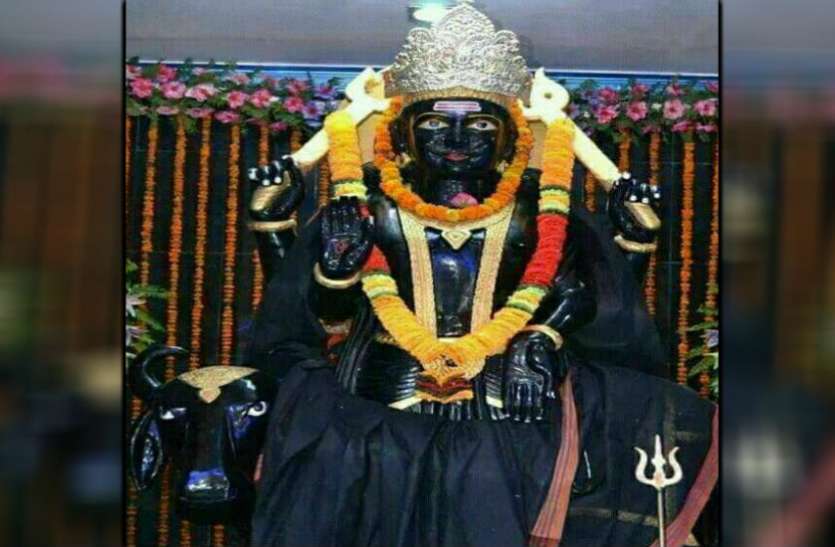 shani_dev.jpg शनिदेव के दंड से है बचना तो आज भूलकर भी ना करें ये पांच काम, नहीं तो...