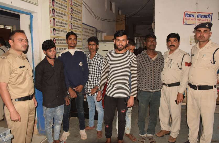 Robbers were roaming with bags, recovered seven stolen bikes कट्टा लेकर घूम रहे थे लुटेरे, बरामद कराई चोरी की सात बाइक