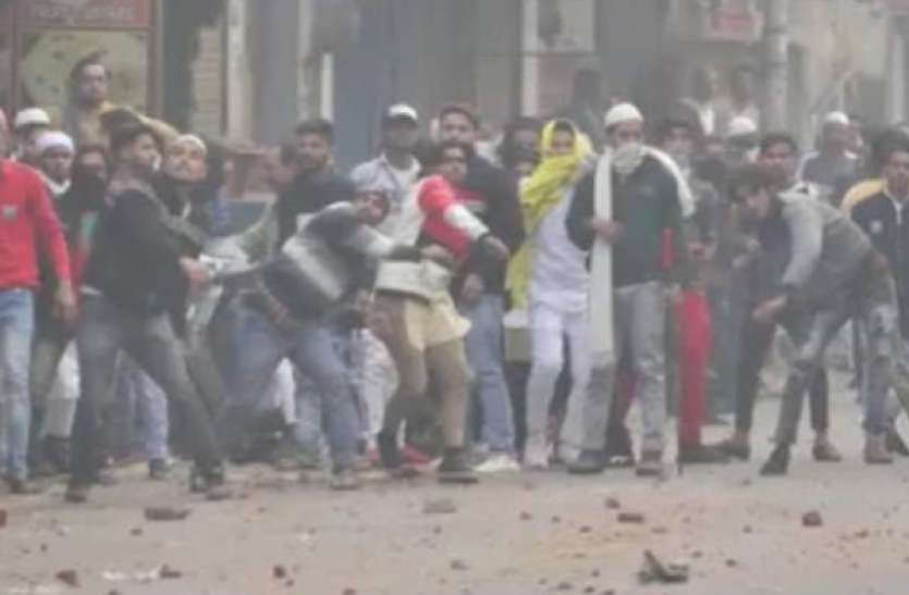 hinsa.jpg Holi 2020: CAA के विरोध के इनपुट पर सुरक्षा को लेकर कड़े इंतजाम, हिंसा की योजना बनाने वाले 250 गिरफ्तार