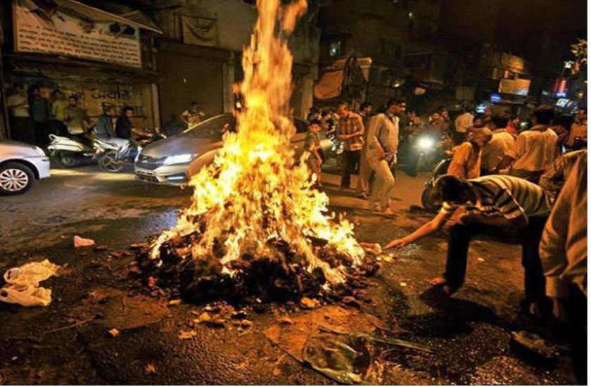 आज फाल्गुन पूर्णिमा की रात करें ये चमत्कारी तांत्रिक टोटका