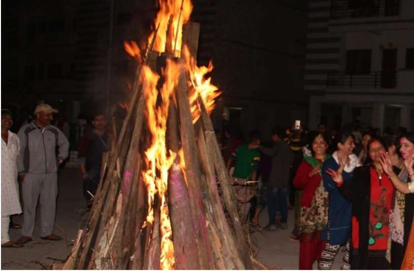 आज फाल्गुन पूर्णिमा की रात करें ये चमत्कारी तांत्रिक टोटका