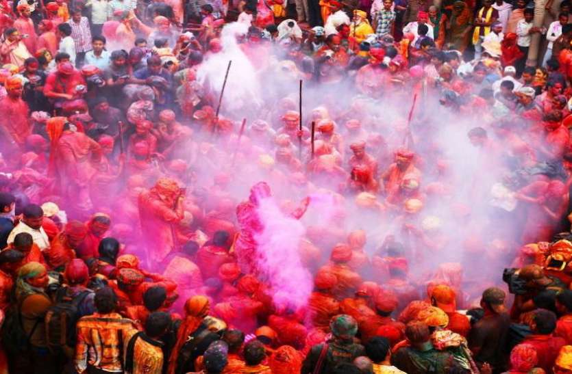 barsana holi जानें क्यों मनाई जाती है लठमार होली, कैसे शुरू हुई यह अनोखी परंपरा