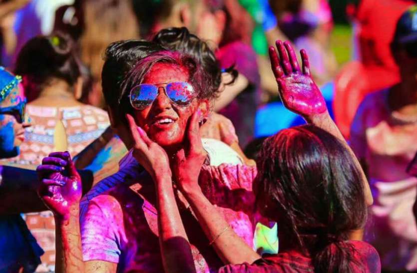Holi : A Joyful and Colorful Festival भारत के इन शहरों में नहीं मनाई जाती होली, जानें कौन सी ये जगह