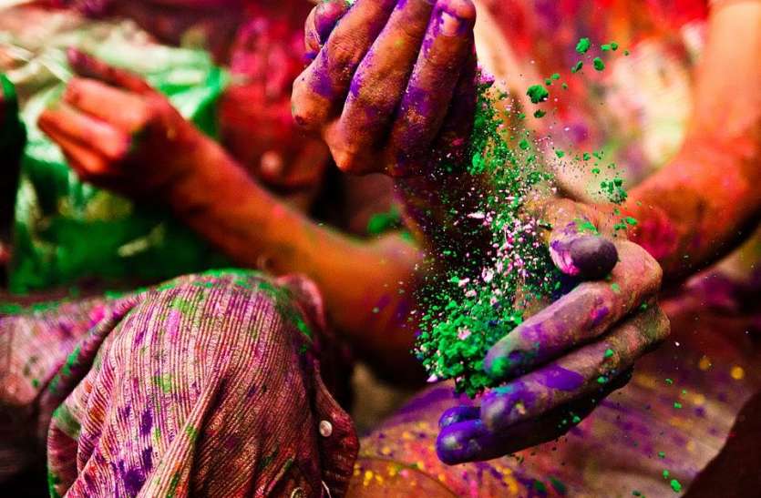 holi_color.jpg Holi 2020 : होली पर आजमाएं आसान वास्तु टिप्स, सुख-समृद्धि की होगी वृद्धि