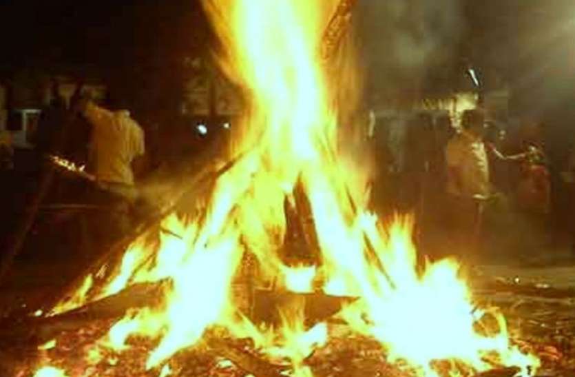 holika_dahan_night.jpg Holika Dahan 2020: आज की रात जरूर करें यह उपाय, फिर देखें चमत्कार