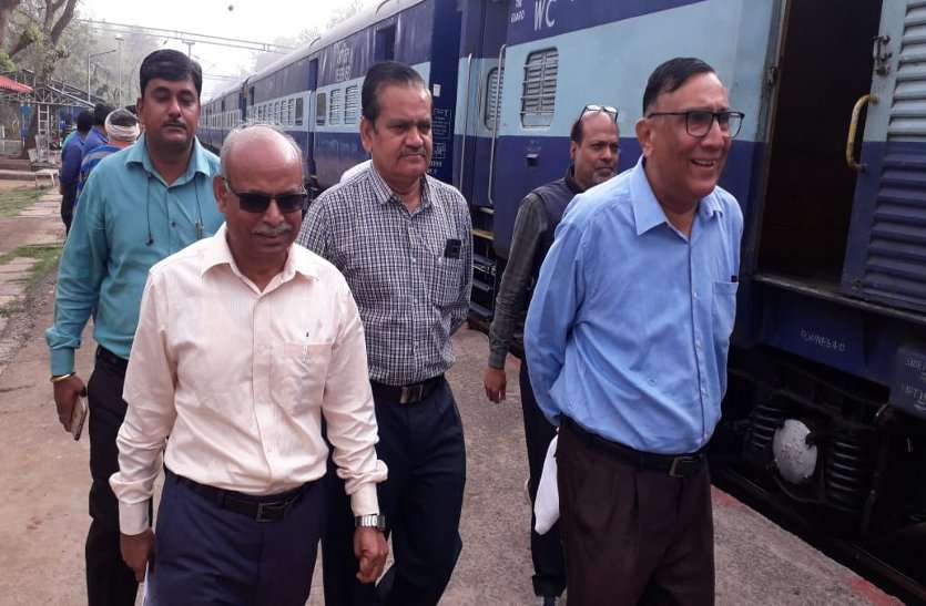 Commission of Rail Safety inspected Katni-Singrauli section रेल और यात्रियों को सौगात: कटनी-सिंगरौली रेलखंड में 260 किलोमीटर विद्युतीकरण पूरा, ओके रिपोर्ट देने सीआरएस का दौरा