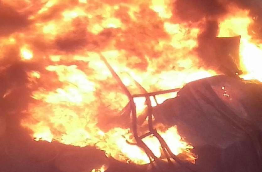 venezuela_evm_machine_fire.jpeg कबाड़ गोदाम में आग से हड़कम्प