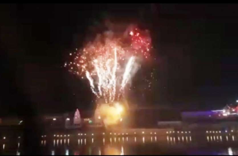 sitapur-holi-par-diwali होली की पूर्व संध्या पर दिखा दिवाली जैसा मनोहारी नजारा, सीतापुर के मिश्रिख तीर्थ की ये है खासियत