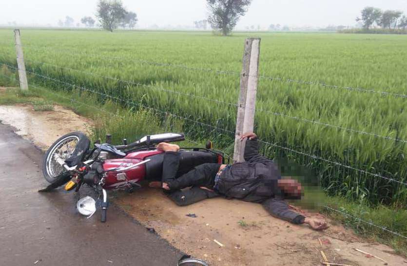अज्ञात वाहन की टक्कर से बाइक सवार की मौत अज्ञात वाहन की टक्कर से बाइक सवार की मौत