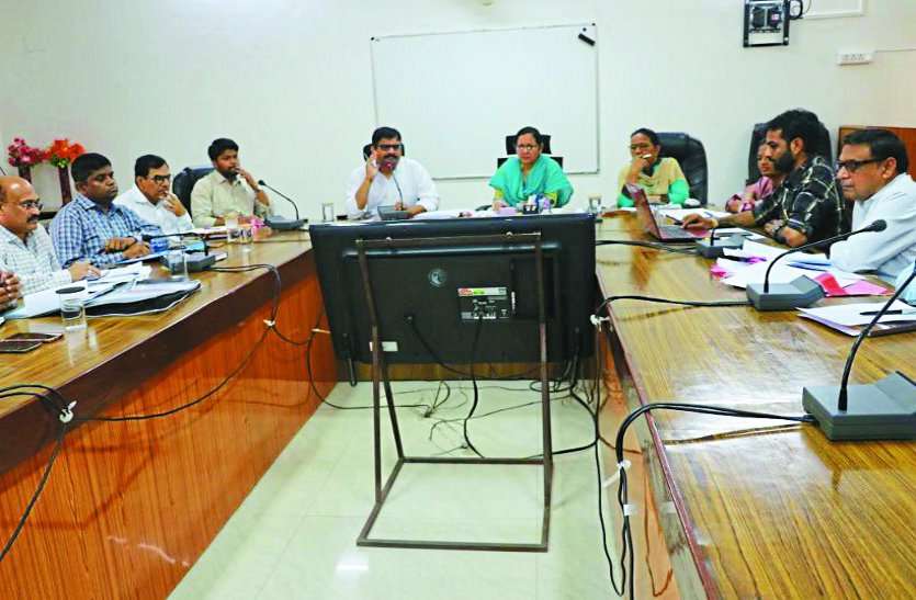 Seoni कलेक्टर ने एडीएम रानी को सौंपी अपनी कुर्सी, पढ़ें पूरी खबर
