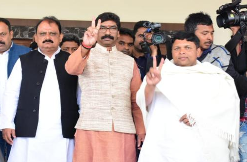 Jharkhand Government, Jharkhand CM, Jharkhand Mukti Morcha, Jharkhand CM Hemant Soren, MP Government Crisis, Jyotiraditya Scindia, Jyotiraditya Scindia join BJP झारखंड सरकार के लिए भी लगाई जा रहीं अटकलें, CM हेमंत सोरेन ने BJP को दी बड़ी चुनौती