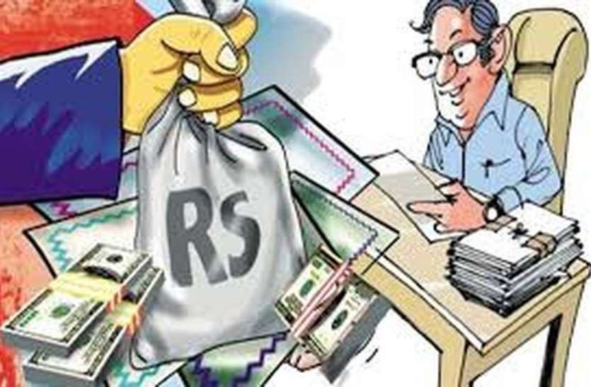 मनपा के सहायक इंजीनियर के यहां से 84 लाख की आय से अधिक संपत्ति का खुलासा मनपा के सहायक इंजीनियर के यहां से 84 लाख की आय से अधिक संपत्ति का खुलासा