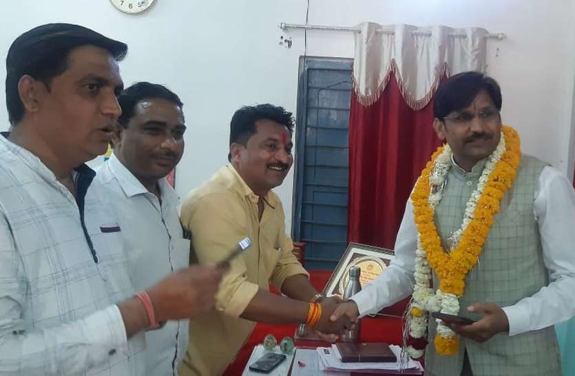 सुमेरसिंह सोलंकी को मिला राज्यसभा का टिकट सुमेरसिंह सोलंकी को मिला राज्यसभा का टिकट