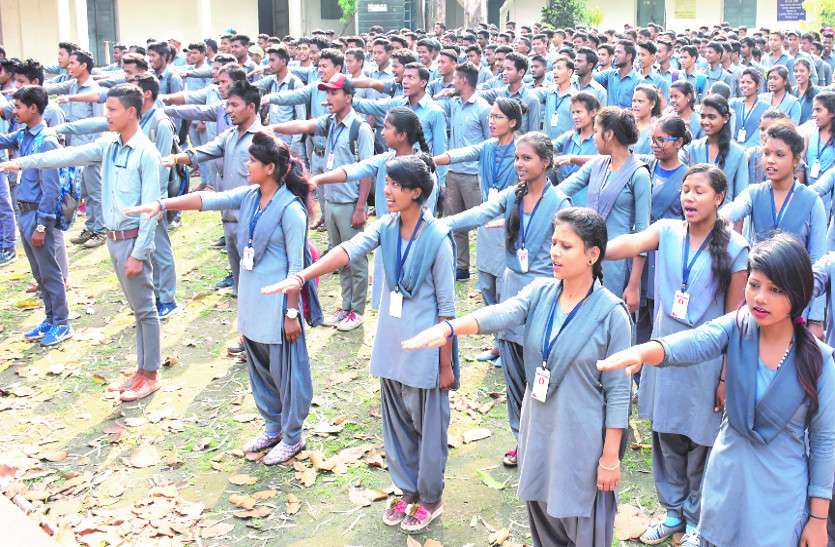 आईटीआई के कर्मचारियों व 500 छात्र-छात्राओं ने ली स्वच्छता की शपथ आईटीआई के कर्मचारियों व 500 छात्र-छात्राओं ने ली स्वच्छता की शपथ