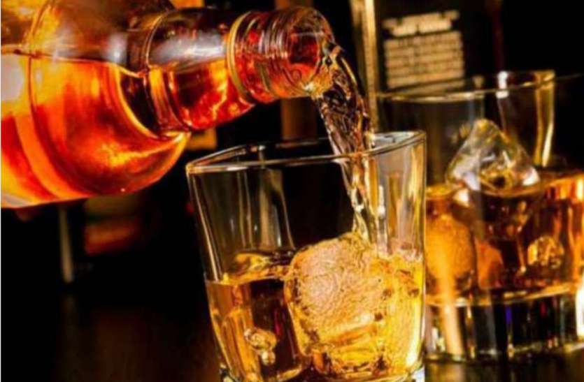 liquor shops लापरवाही : मध्यप्रदेश के इस जिले में बिना खाद्य लाइसेंस के चल रहीं देशी-विदेशी शराब दुकानें