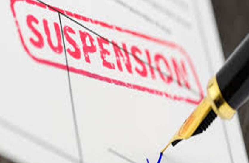suspension.jpg बदले गए 13 केंद्राध्यक्ष व सहायक केंद्राध्यक्ष, नकल सामग्री मिलने पर 4 शिक्षक निलंबित