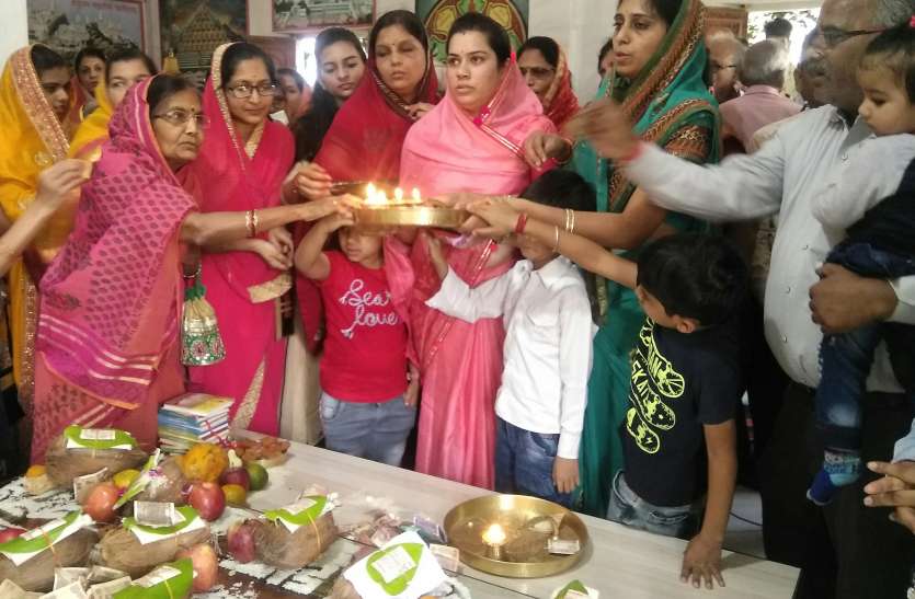 11 विधानों से पूजा कर दादा गुरुदेव के उपकारों का किया पुण्य स्मरण 11 विधानों से पूजा कर दादा गुरुदेव के उपकारों का किया पुण्य स्मरण