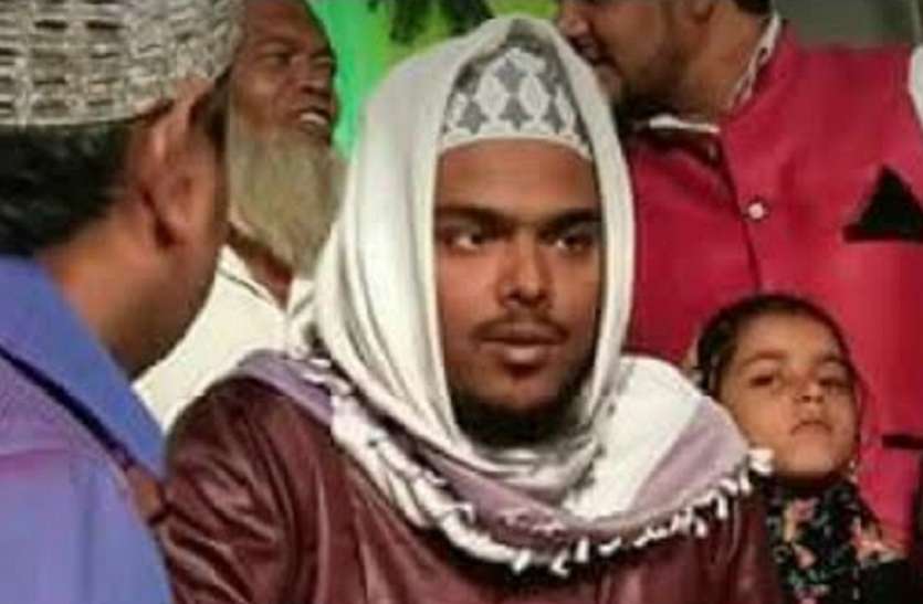 लाखों लोगों के साथ एयरपोर्ट घेरने का बयान देने वाले इस धार्मिक नेता ने की बंगाल चुनाव में प्रत्याशी उतारने की तैयारी लाखों लोगों के साथ एयरपोर्ट घेरने का बयान देने वाले इस धार्मिक नेता ने की बंगाल चुनाव में प्रत्याशी उतारने की तैयारी