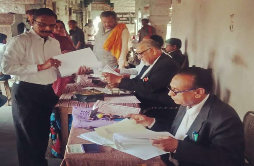Temple Trust Committee raised awareness about corona मंदिर ट्रस्ट कमेटी ने कोरोना को लेकर लोगों को जागरुक करने उठाया बीढ़ा