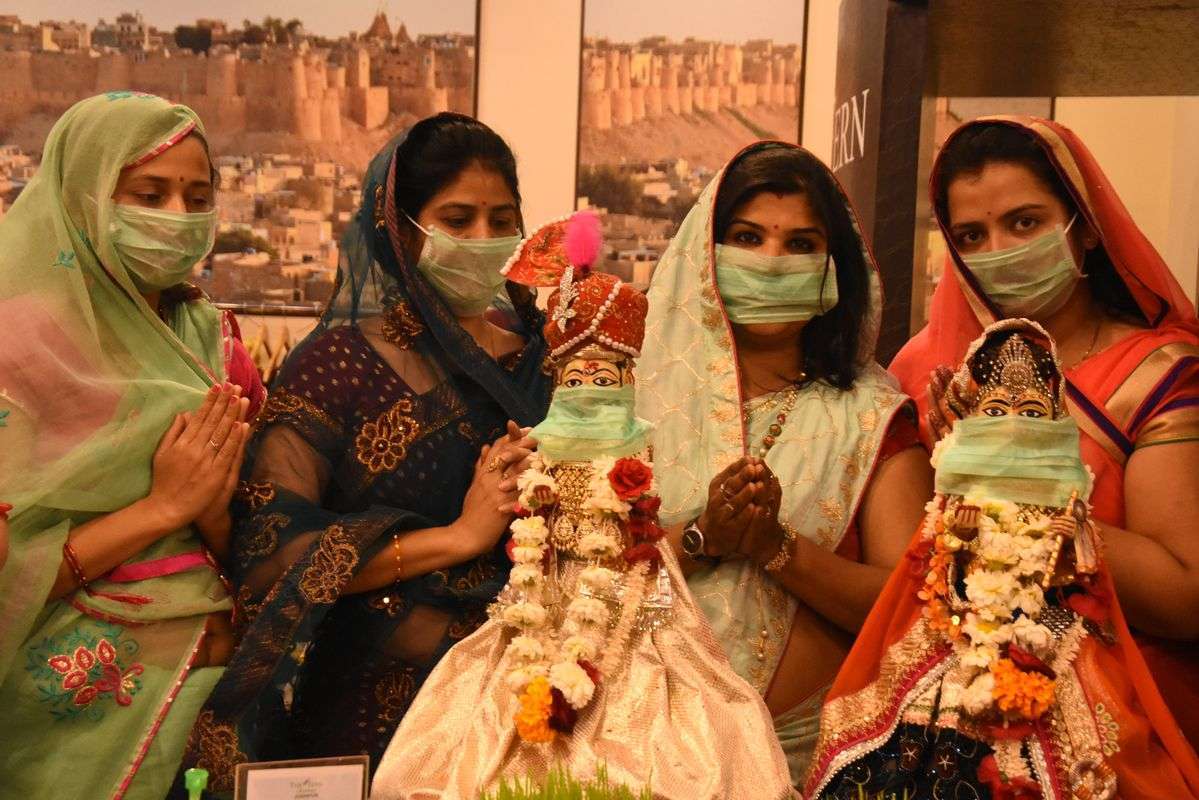 कोरोना वायरस- प्रभु ने मास्क पहन दिया जागरूकता का संदेश, देखें तस्वीरें कोरोना वायरस- प्रभु ने मास्क पहन दिया जागरूकता का संदेश, देखें तस्वीरें