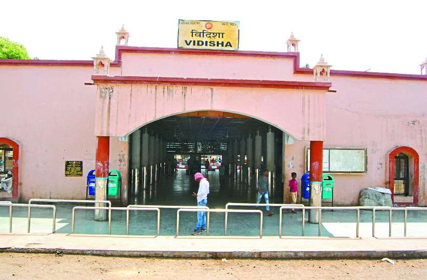 Corona virus : Cancellation of 250 Reservations everyday कोरोना: रोज 250 रिजर्वेशन हो रहे कैंसिल