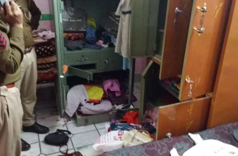 परिवार गया शादी में नोहर, पीछे से चोर ले गए नकदी व जेवर परिवार गया शादी में नोहर, पीछे से चोर ले गए नकदी व जेवर