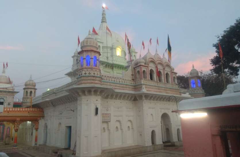 Announcement in Bandakpur by making distance visible बांदकपुर में हो रहा एनाउंस दूरी बनाकर करें दर्शन