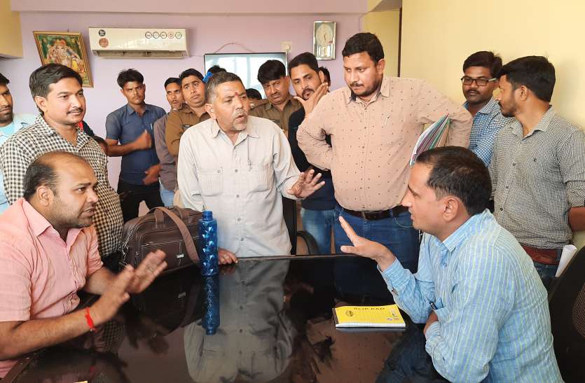 कोटपूतली नगरपालिका मामला मंत्री तक पहुंचा, कोटपूतली से 5 तीर्थों के लिए सीधी बस सेवा होगी शुरू कोटपूतली नगरपालिका मामला मंत्री तक पहुंचा, कोटपूतली से 5 तीर्थों के लिए सीधी बस सेवा होगी शुरू