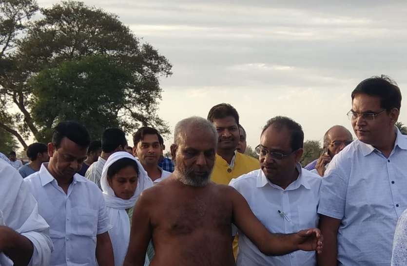 सागर वाले स्वच्छता के शहर में जागरूक हो जाओ ताकि यह शहर देश में बन जाए नं 1 : मुनि प्रमाण सागर सागर वाले स्वच्छता के शहर में जागरूक हो जाओ ताकि यह शहर देश में बन जाए नं 1 : मुनि प्रमाण सागर
