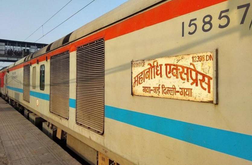 कोरोना का खौफ: ट्रेन में यात्री को आयी खांसी को उसका किया यह हाल कोरोना का खौफ: ट्रेन में यात्री को आयी खांसी को उसका किया यह हाल
