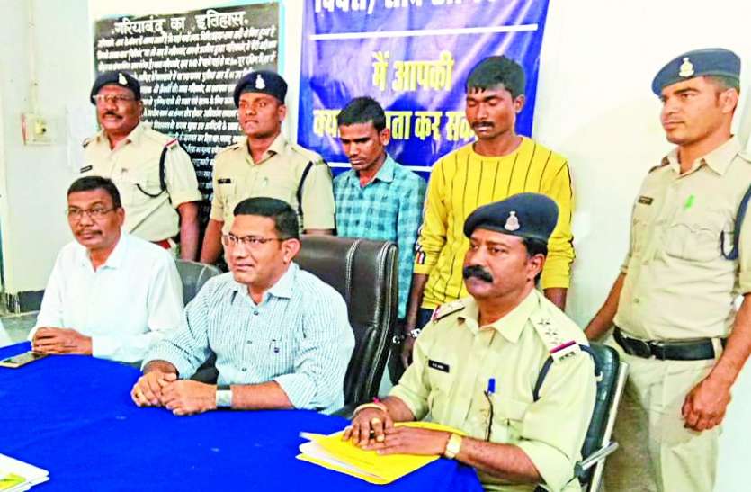 सरकारी राशन की रास्ते में करते थे हेरा-फेरी, पकड़े गए, लगातार दबिश के बाद हुआ मामले का भंडाफोड़ सरकारी राशन की रास्ते में करते थे हेरा-फेरी, पकड़े गए, लगातार दबिश के बाद हुआ मामले का भंडाफोड़